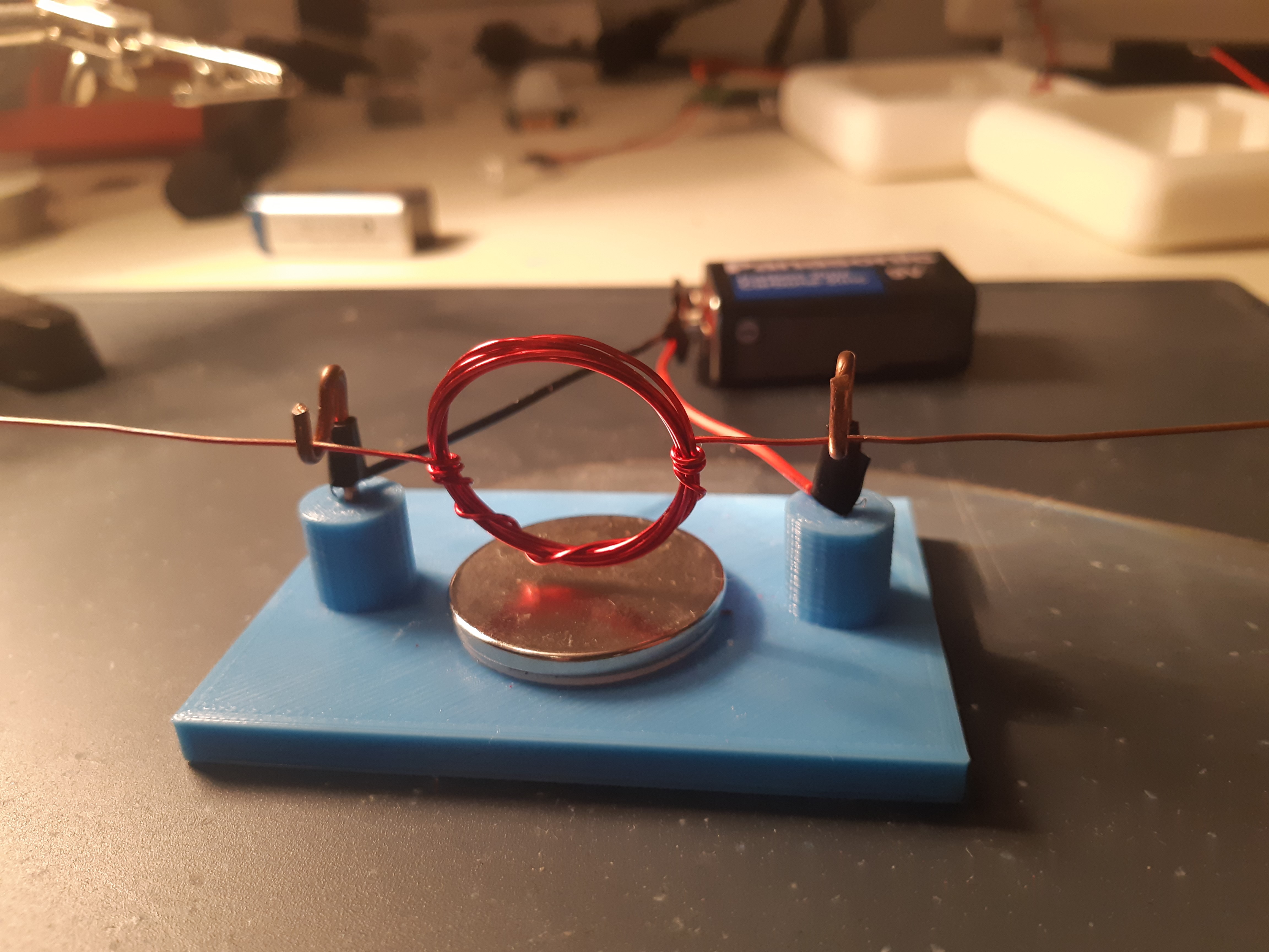 Simple DC motor experiment